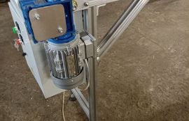 Прямой и поворотный конвейеры для перемещения флаконов для компании 