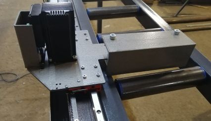 Компании «Интepcтeклo-пpoeкт» из Москвы поставлен неприводной рольганг с электронной линейкой.