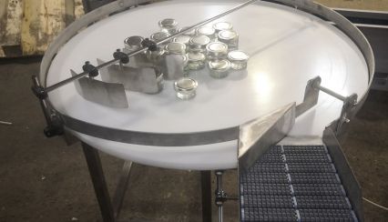 Вращающийся накопительный стол для линии по маркировке банок для компании 