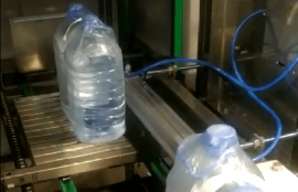 Система конвейеров для перемещения бутилированных продуктов на Корсаковский завод пива и напитков