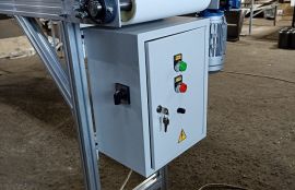 Прямой и поворотный конвейеры для перемещения флаконов для компании 