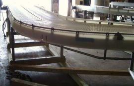 Сетчатый поворотный конвейер с полиуретановой сеткой для транспортировки пластиковых бутылок с маслом - фото 6