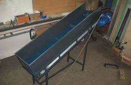 Ленточный наклонный конвейер для пластиковой тары - фото 3