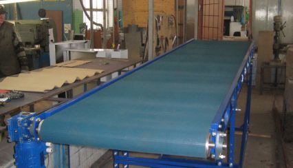 Закончено создание ленточного конвейера для коробок